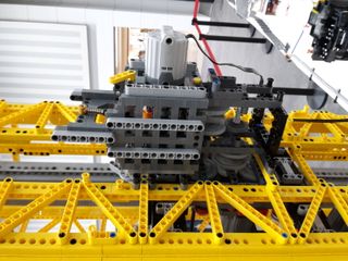 Yellow Racklift Tower Bridge - thumbnail 2